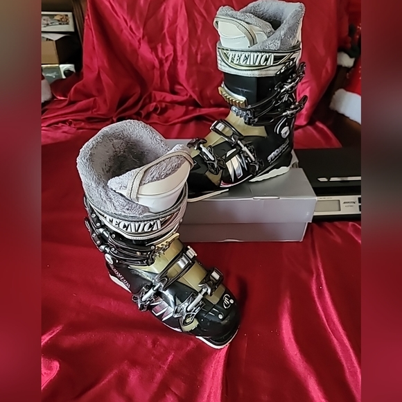 TECNICA Designed To PerformSKI BOOTS MEN SIZE 23.5 M+10 275mm GREAT CONDITION - Picture 2 of 9